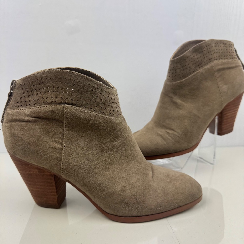 Violet & Red Jackson Taupe Suede Laser Cut Ankle Boots Block Heel Zip Size‎ 7.5